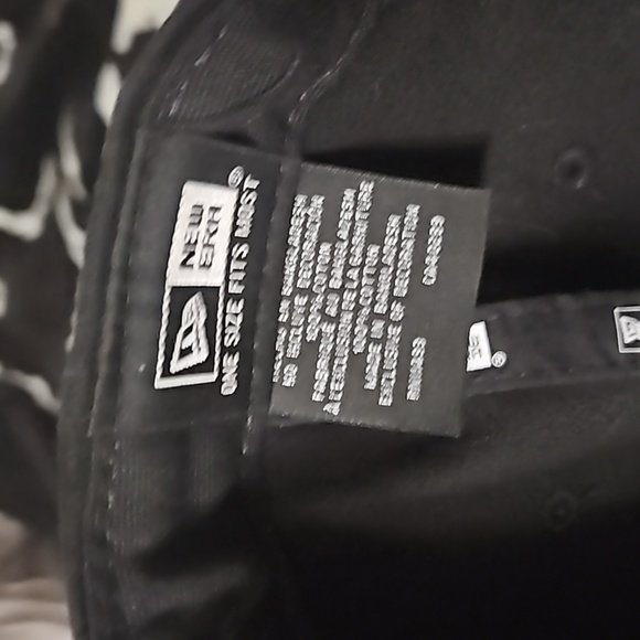 Las Vegas Raiders golfer hat - Picture 3 of 3